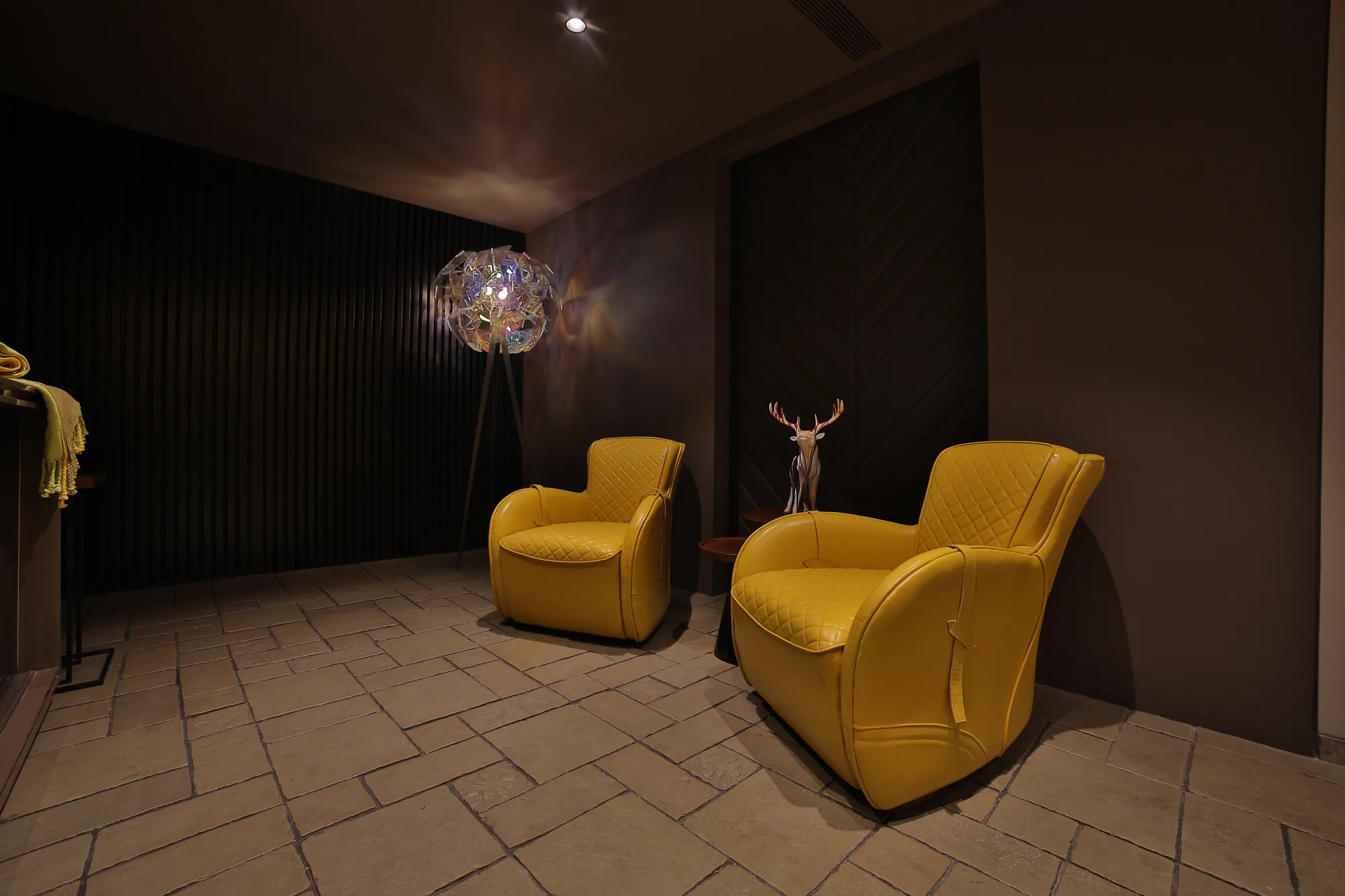 Living spaces · Earth & Art