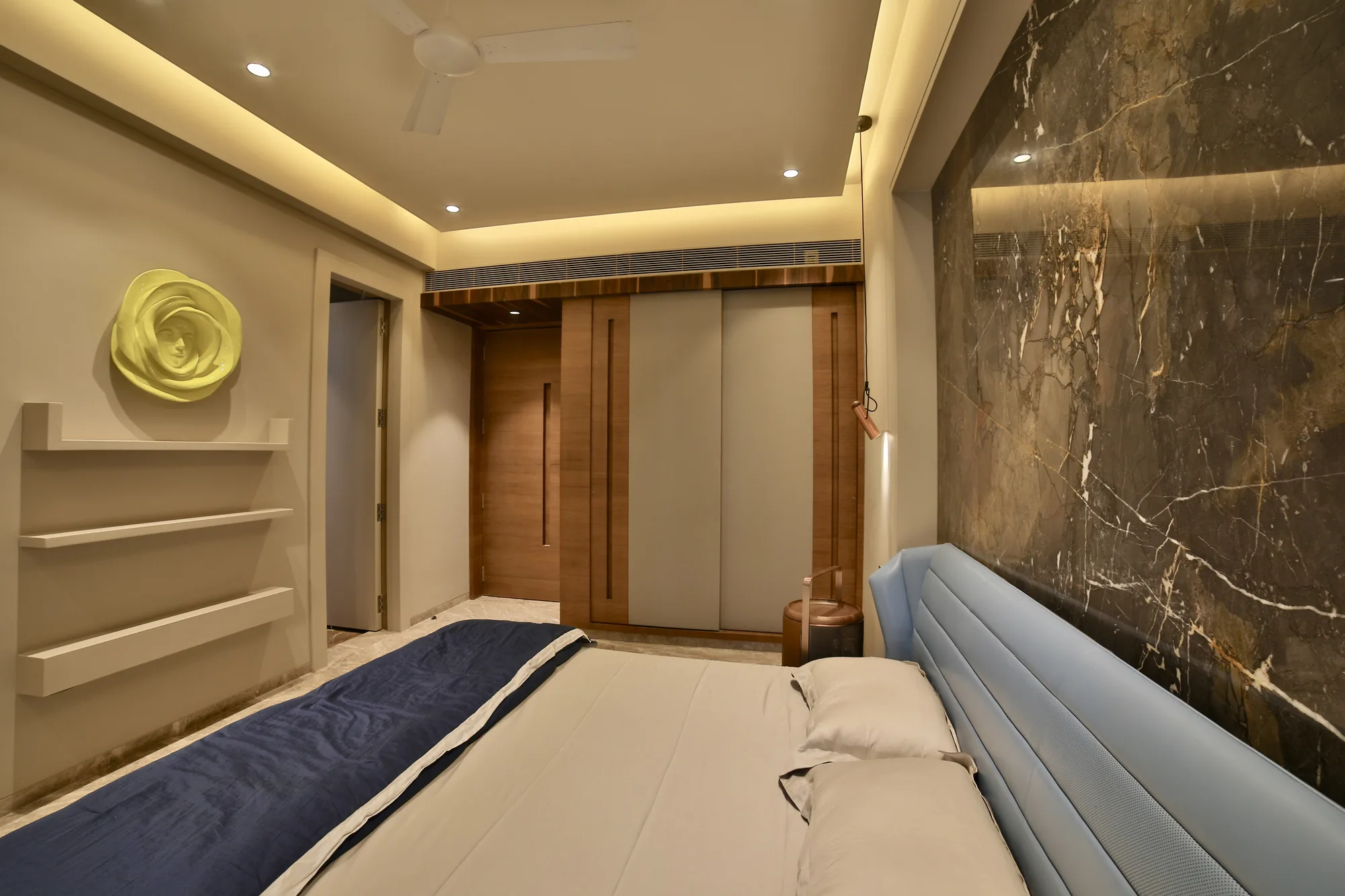 Private spaces · Earth & Art